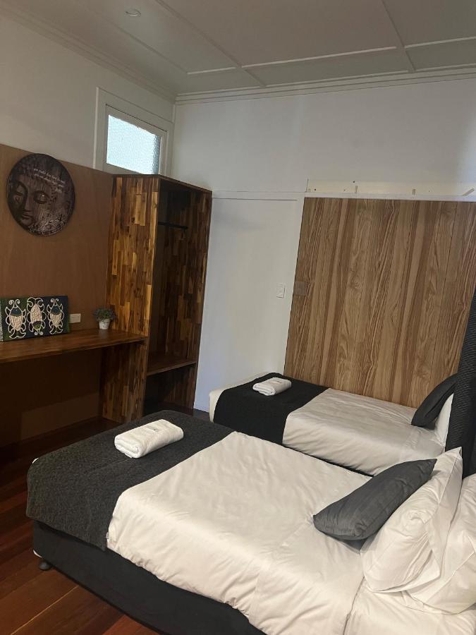 Gin Gin Budget Accommodation Экстерьер фото