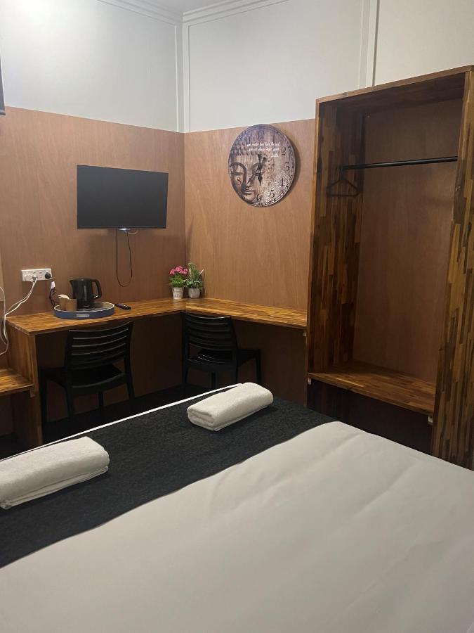 Gin Gin Budget Accommodation Экстерьер фото