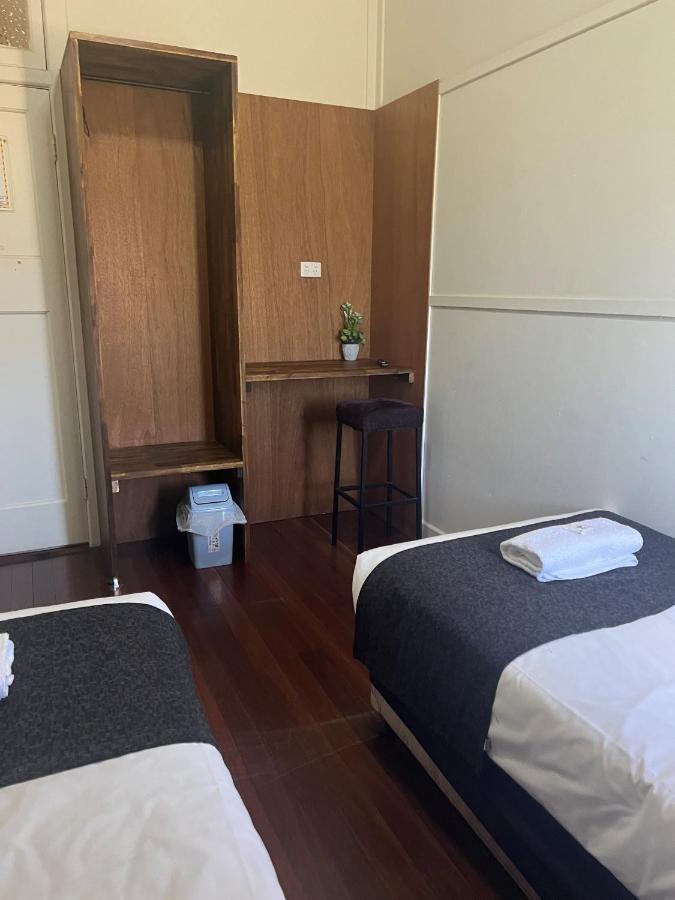 Gin Gin Budget Accommodation Экстерьер фото